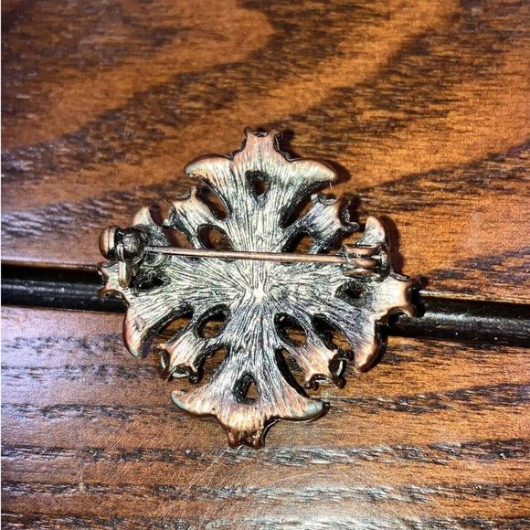 Purple Rhinestone Flourish Pin Brooch! - Picture 4 of 5